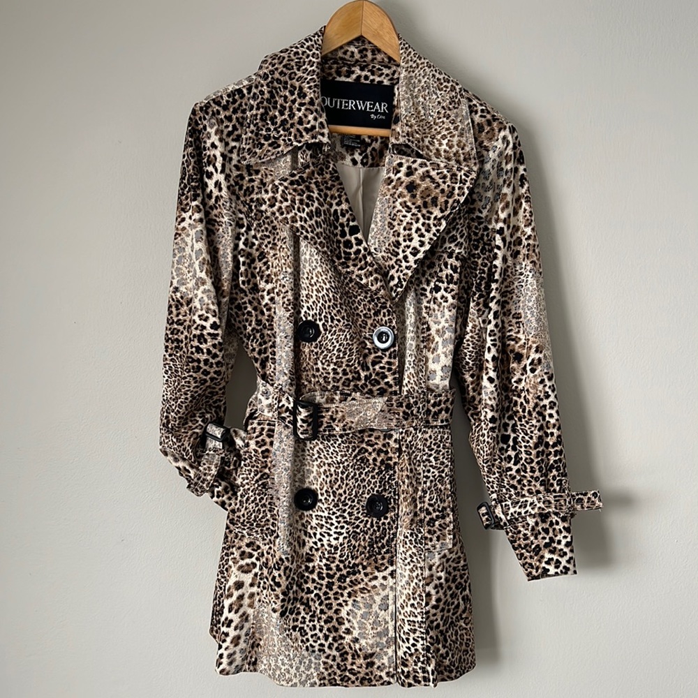 Lightweight trench coat